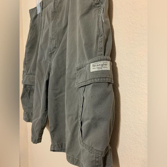 Wrangler Men’s Cargo Shorts, size 38 - Picture 2 of 8